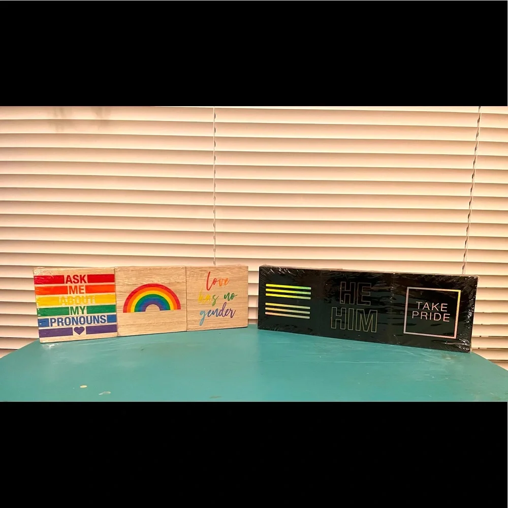 2 PCS 3-count mini sign displays “TAKE PRIDE” “LOVE HAS NO GENDER” logo